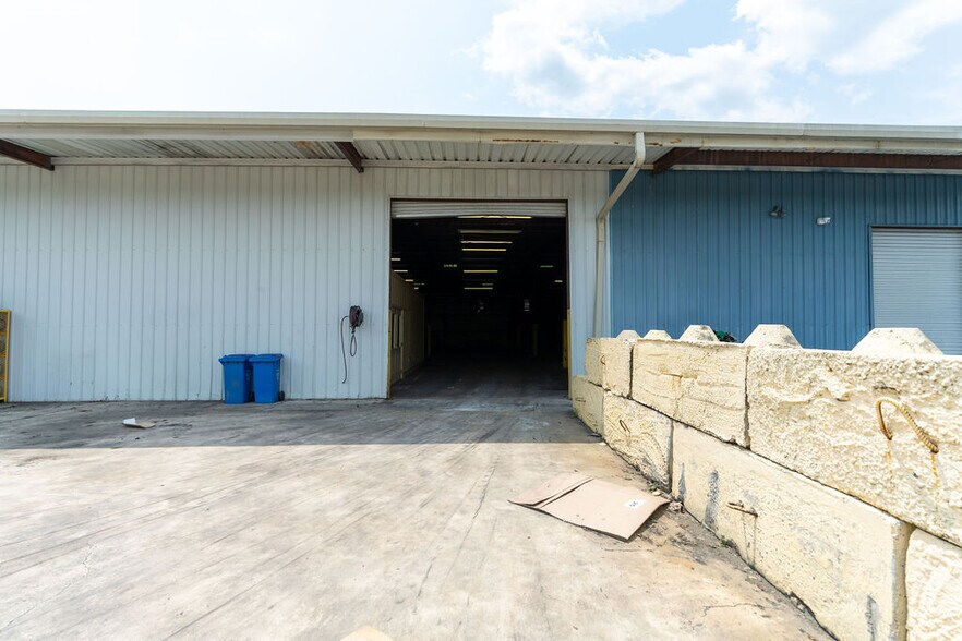 More Photos Of 89 Green St, Warner Robins Warehouse For Sale