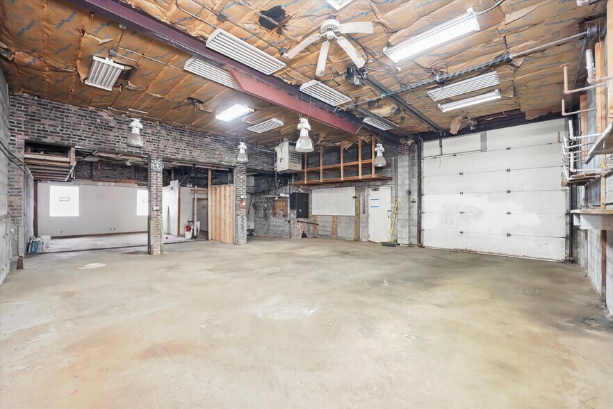 More Photos Of 2500 W 36th St, Chicago Warehouse For Sale