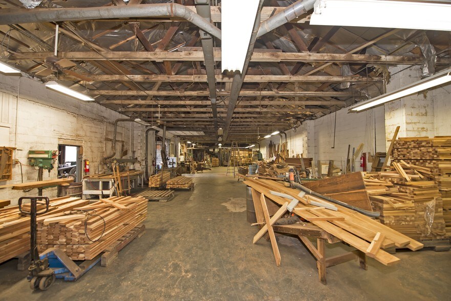 More Photos Of 2 Rossmore Ave, Central Islip Warehouse For Lease