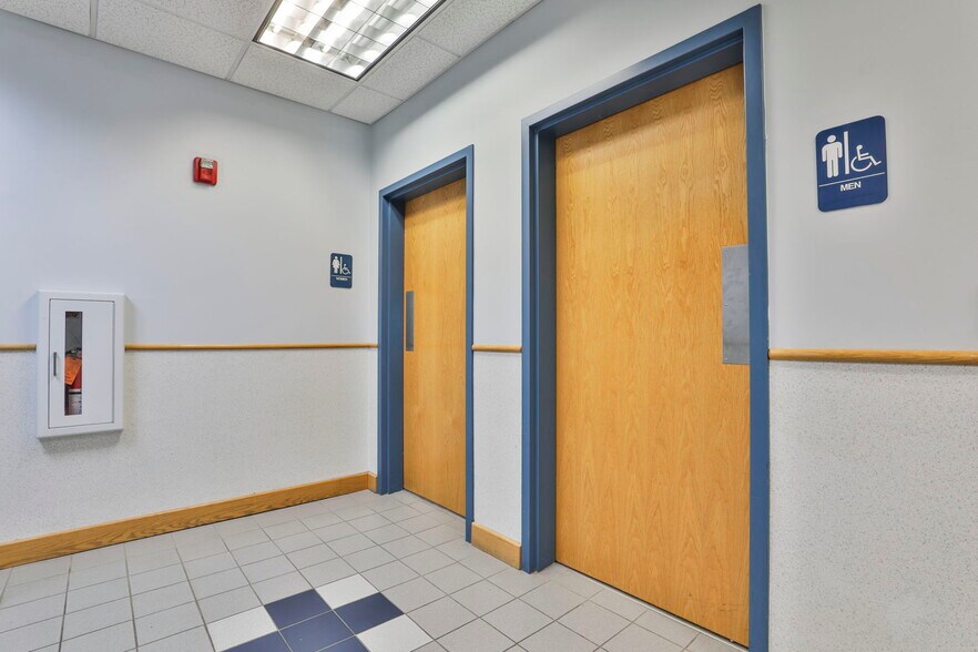 More Photos Of 7 Wall St, Windham Office For Lease