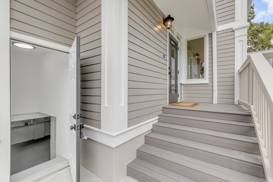 More Photos Of 214 S Riverside Dr, New Smyrna Beach Office Residential For Sale