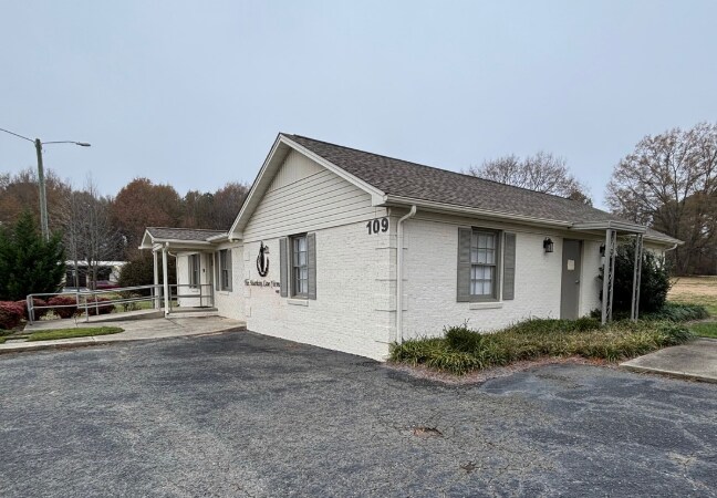 More Photos Of 109 Navajo Trl, Indian Trail Office For Lease