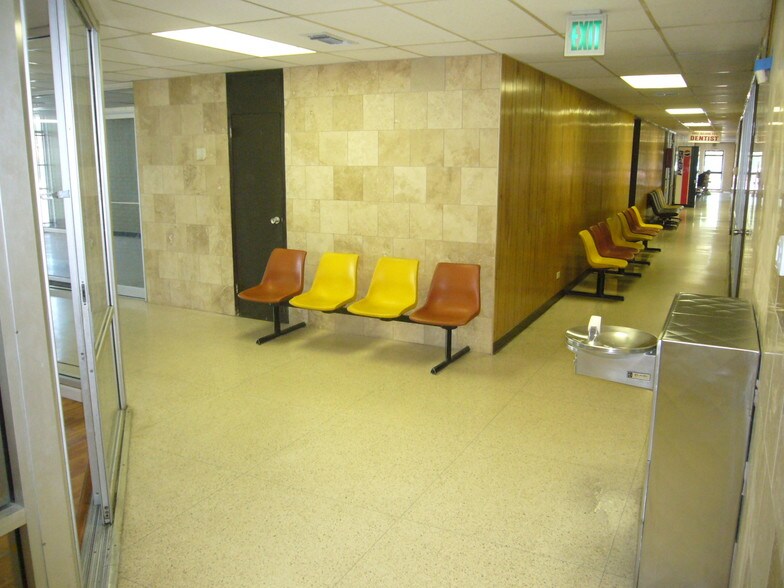 More Photos Of 2402-2406 Commercial Ave, San Antonio Medical For Sale