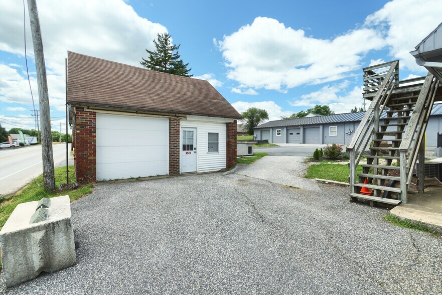 More Photos Of 550 S Main St, Shrewsbury Freestanding For Lease