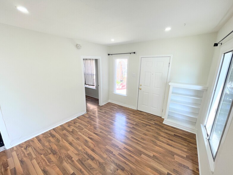 More Photos Of 901 N El Centro Ave, Los Angeles Apartments For Sale
