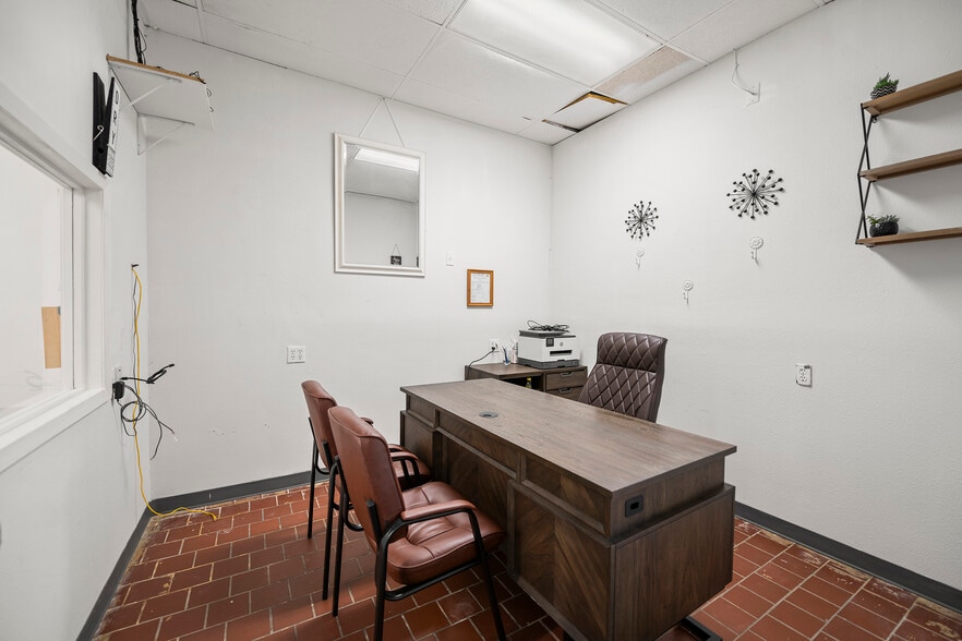 More Photos Of 1212 13th St, Galveston Light Distribution For Lease