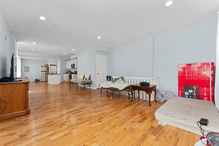 More Photos Of 368 E Moore St, Norristown General Retail For Sale