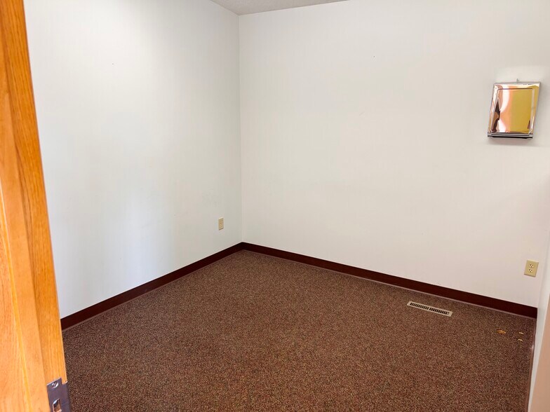 More Photos Of 9 Birch St NE, Remer Medical For Sale