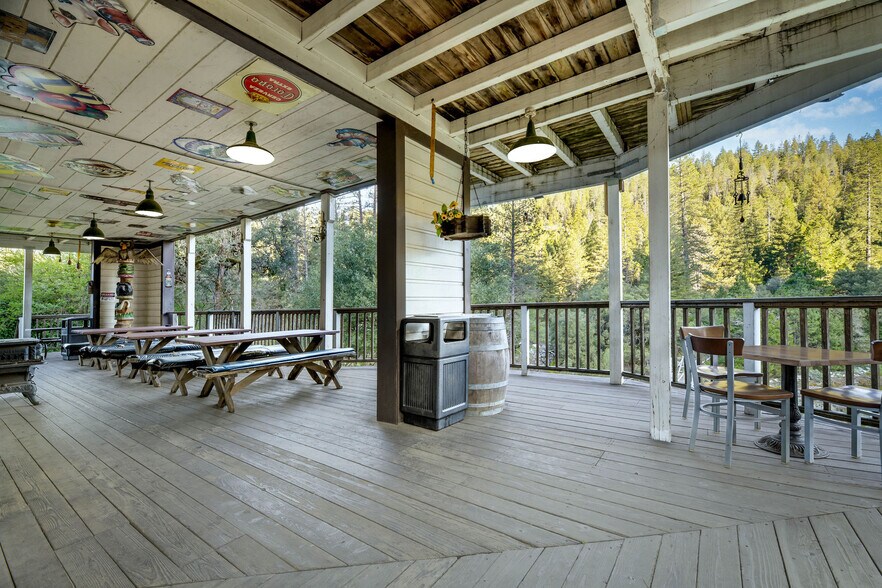 More Photos Of 15432 Washington Rd, Washington Storefront Retail Residential For Sale