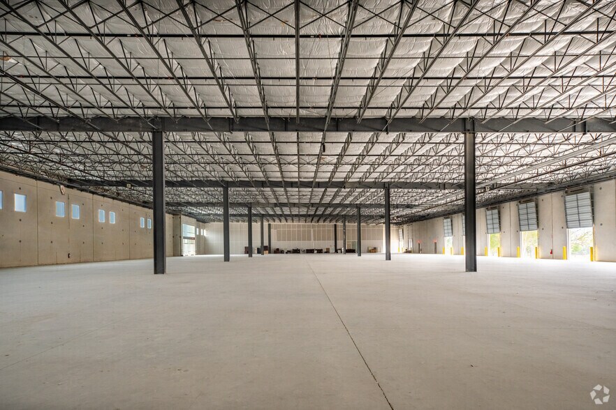 More Photos Of 1200 Bmc Dr, Cedar Park Distribution For Lease