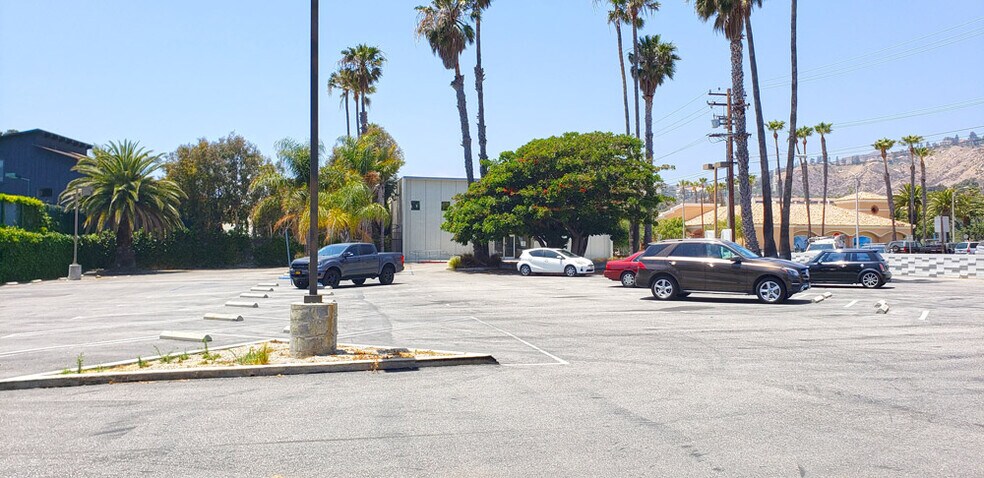 More Photos Of 23676-23712 Malibu Rd, Malibu Office For Lease
