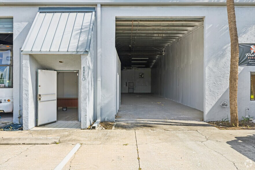 More Photos Of 11999 N 49th St, Clearwater Warehouse For Lease