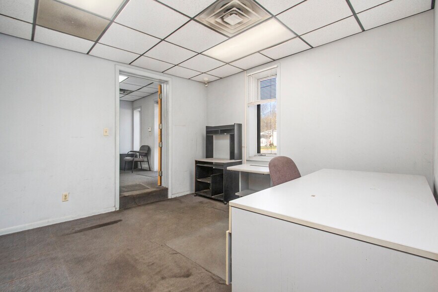 More Photos Of 100 Aylworth Ave, South Haven Manufacturing For Lease