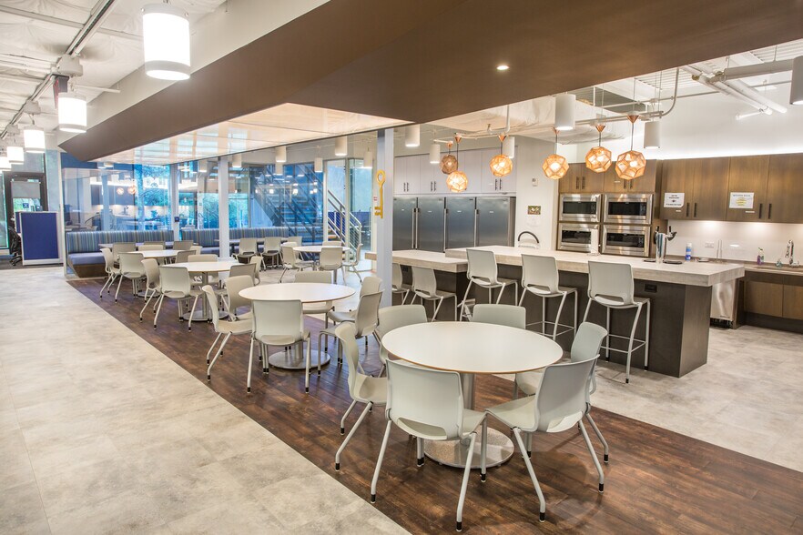 More Photos Of 4001 W Parmer Ln, Austin Office For Lease