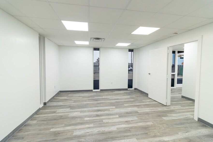 More Photos Of 2734 Burbank St, Dallas Warehouse For Lease