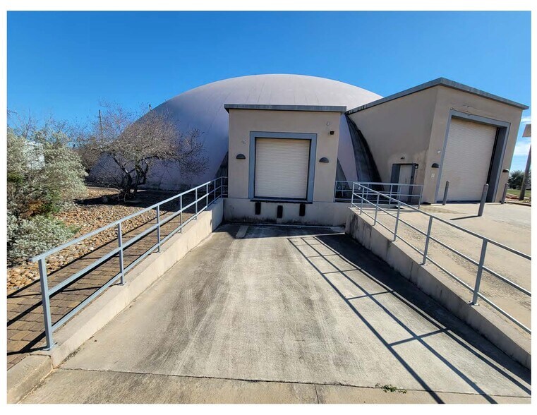 More Photos Of 3063 Outlet Center Dr, Sealy Flex For Sale