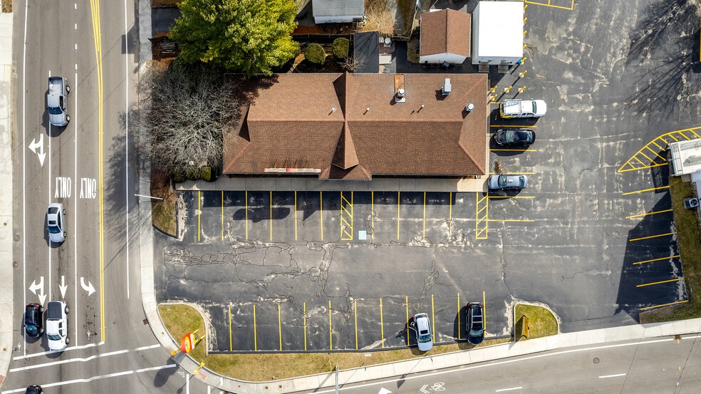 More Photos Of 733 Bedford St, Whitman Restaurant For Sale