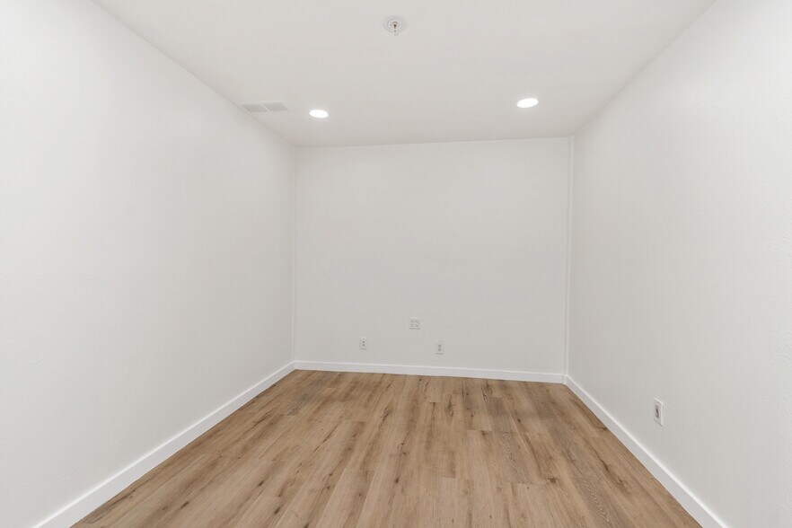 More Photos Of 16585 Pacific Coast Hwy, Sunset Beach Office Residential For Lease