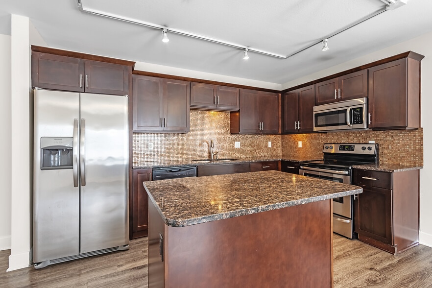 More Photos Of 4700 Roanoke Pky, Kansas City Apartments For Sale
