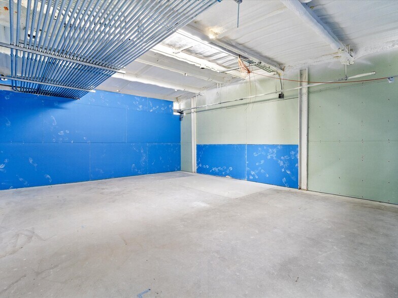 More Photos Of 700 N Main St, Lexington Warehouse For Lease