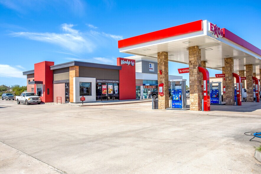 Primary Photo Of 1810 Pearland Pky, Pearland Service Station For Lease