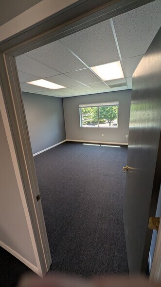 More Photos Of 20055 SW Pacific Hwy, Sherwood Office For Lease