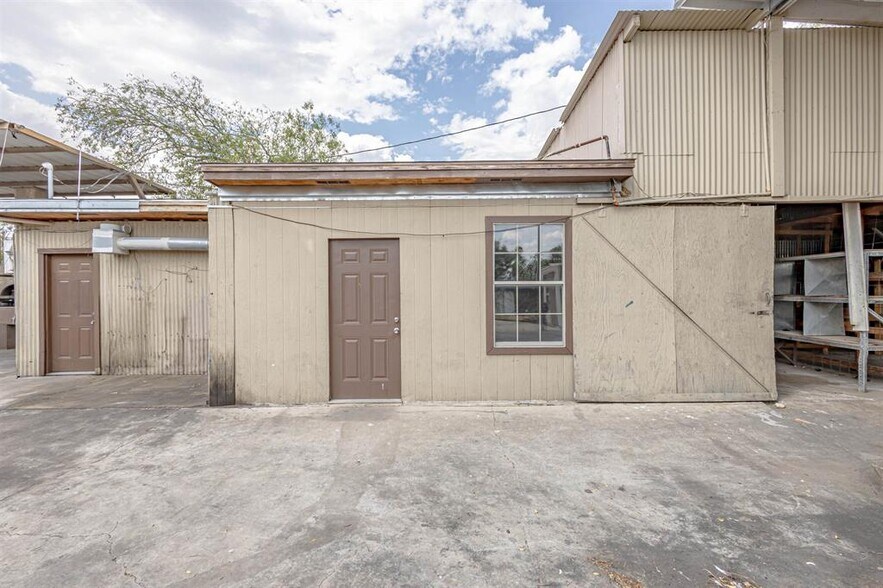 More Photos Of 603 N Loring Ave, Laredo General Retail For Lease