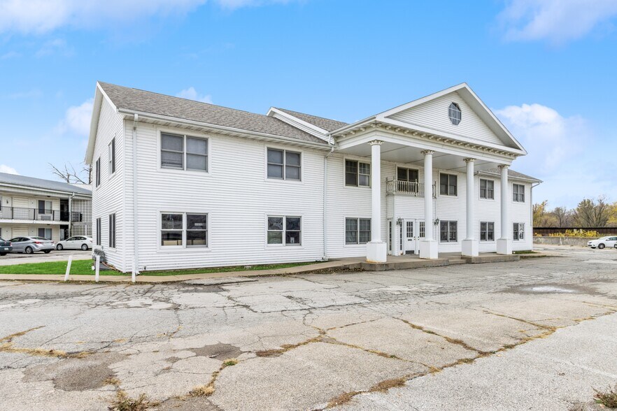 More Photos Of 320 2nd St, Coralville Office For Sale
