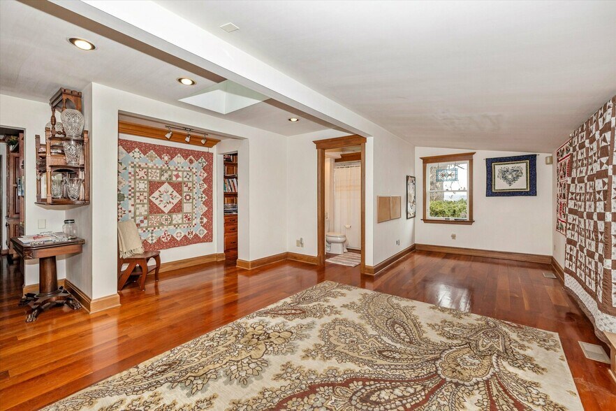 More Photos Of 806 Park Ave, Mount Airy Office For Sale