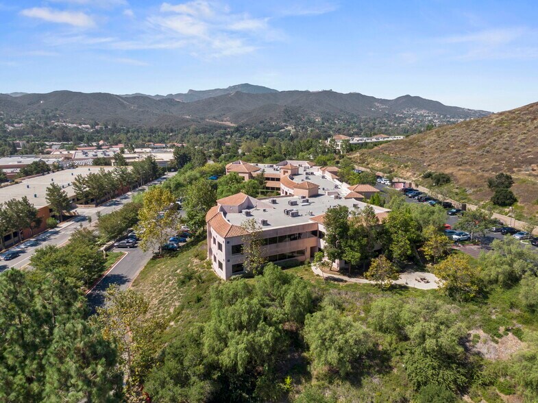 More Photos Of 555 St Charles Dr, Thousand Oaks Office For Lease