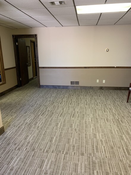 More Photos Of 1300 N Main St, Williamstown Office For Lease