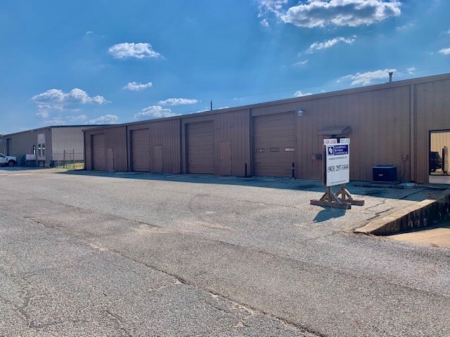 Primary Photo Of 1002 W Cotton St, Longview Warehouse For Lease
