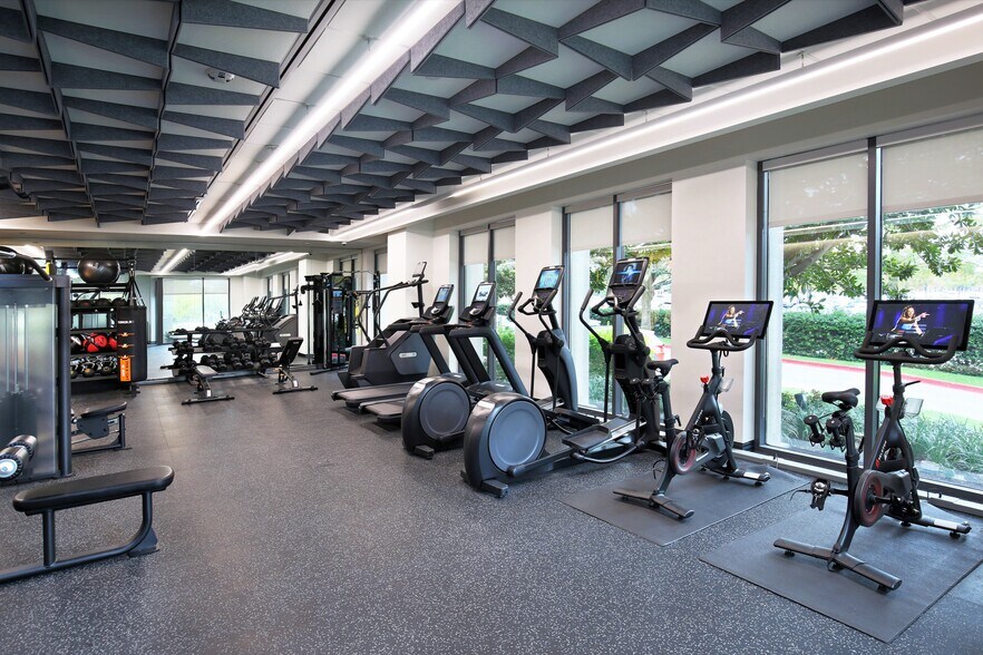 More Photos Of 8401 N Central Expy, Dallas Office For Lease