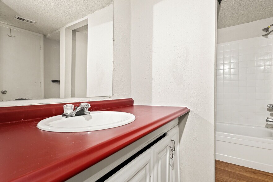 More Photos Of 7550 NW 10th St, Oklahoma City Apartments For Sale