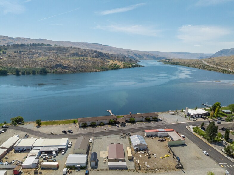 More Photos Of 102 E Lakeshore Dr, Pateros Auto Repair For Sale