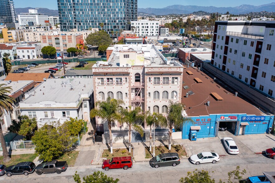 More Photos Of 2819 Leeward Ave, Los Angeles Apartments For Sale