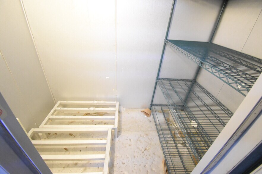 More Photos Of 253 N Bypass 35, Alvin Storefront For Lease