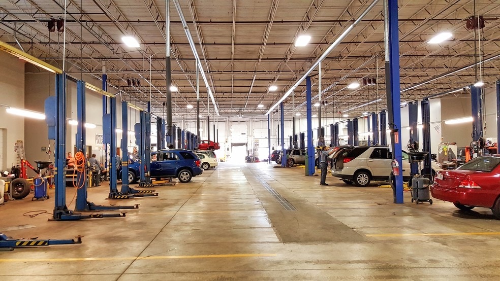 More Photos Of 2823 Gilchrist Rd, Akron Warehouse For Lease