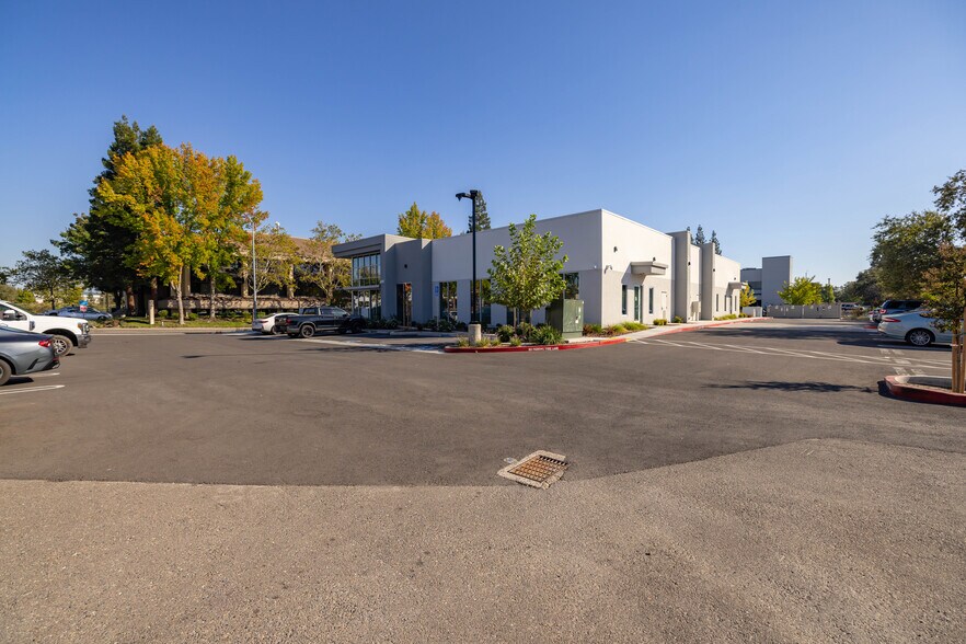 More Photos Of 1623 Santa Clara Dr, Roseville Medical For Lease