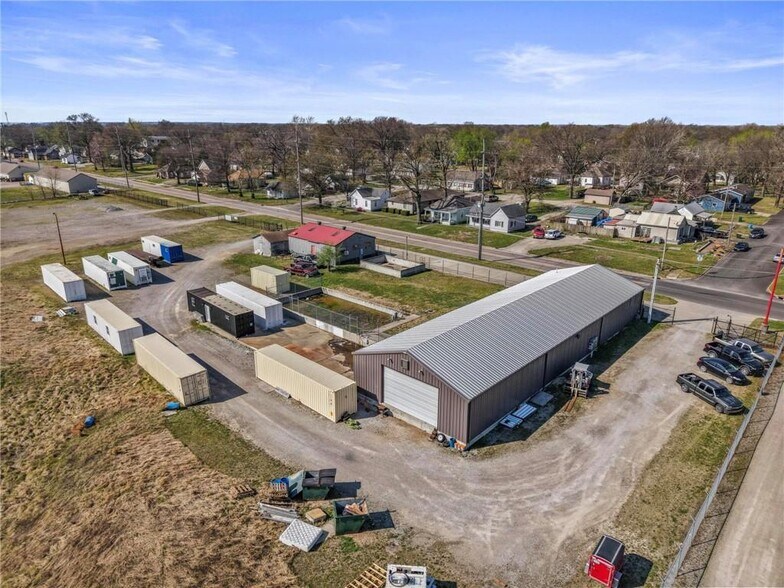 More Photos Of 305 S Joplin St, Pittsburg Warehouse For Sale