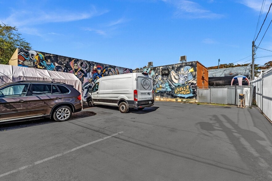 More Photos Of 1000 SW 8th St, Miami Storefront Retail Office For Sale