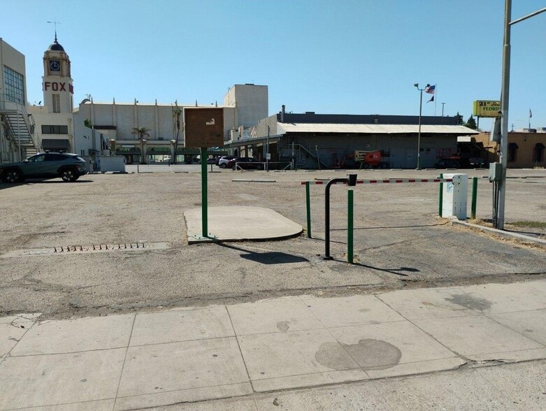 More Photos Of 2007 Eye St, Bakersfield Land For Lease