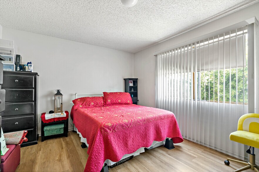 More Photos Of 1715 Westmoreland Blvd, Los Angeles Apartments For Sale