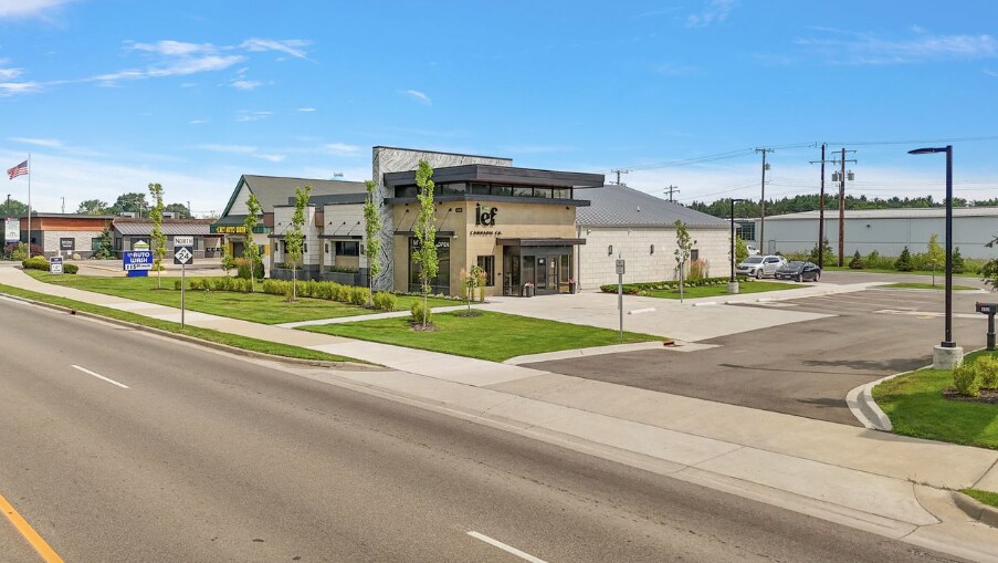 More Photos Of 653 S Lapeer Rd, Oxford General Retail For Sale