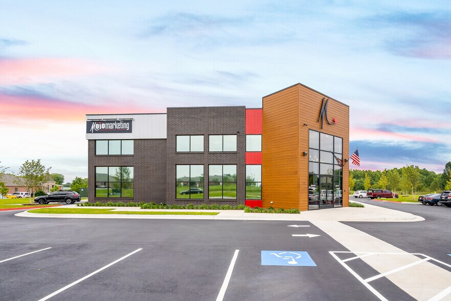 More Photos Of 205 SE 22nd St, Bentonville Office For Sale