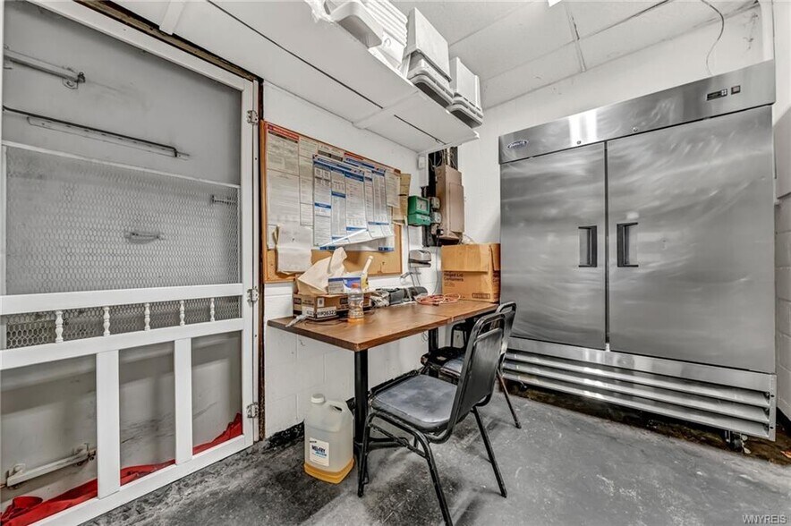 More Photos Of 3019 Pine Ave, Niagara Falls Restaurant For Sale