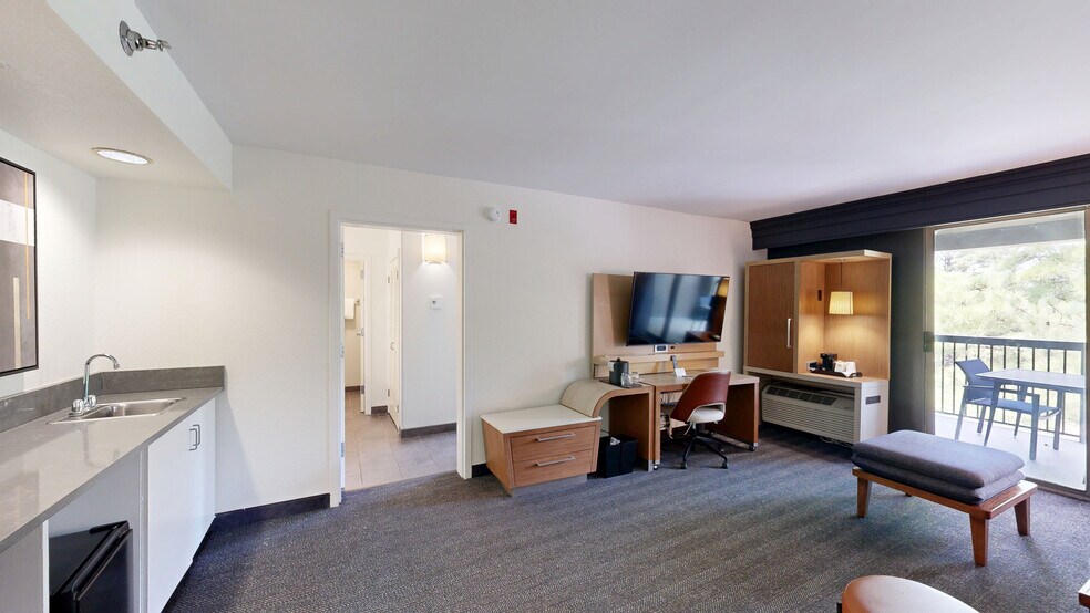 More Photos Of 3076 Kirby Pky, Memphis Hotel For Sale