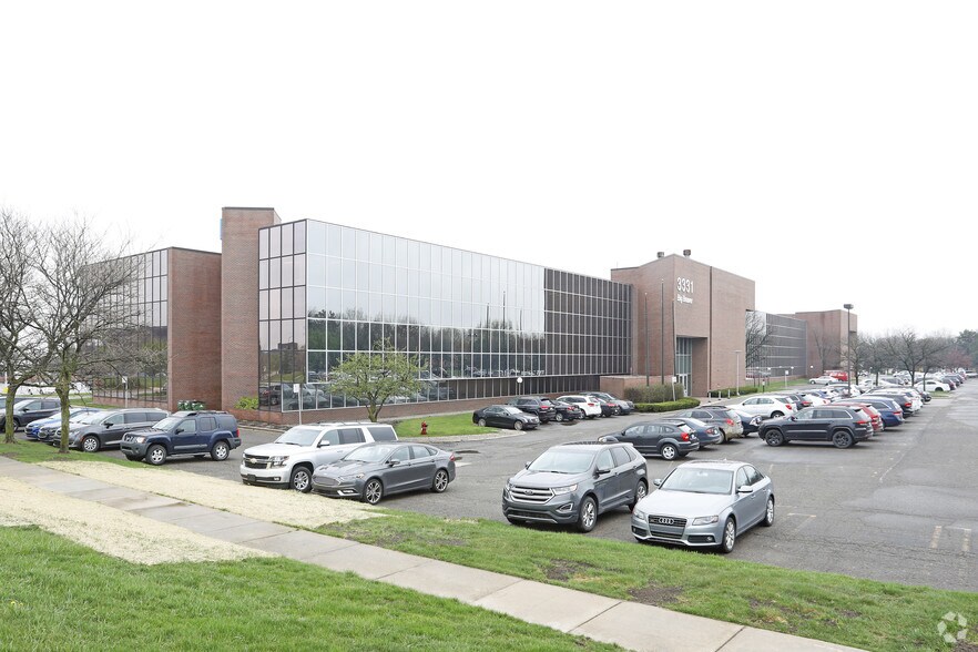 More Photos Of 3155 W Big Beaver Rd, Troy Unknown For Lease