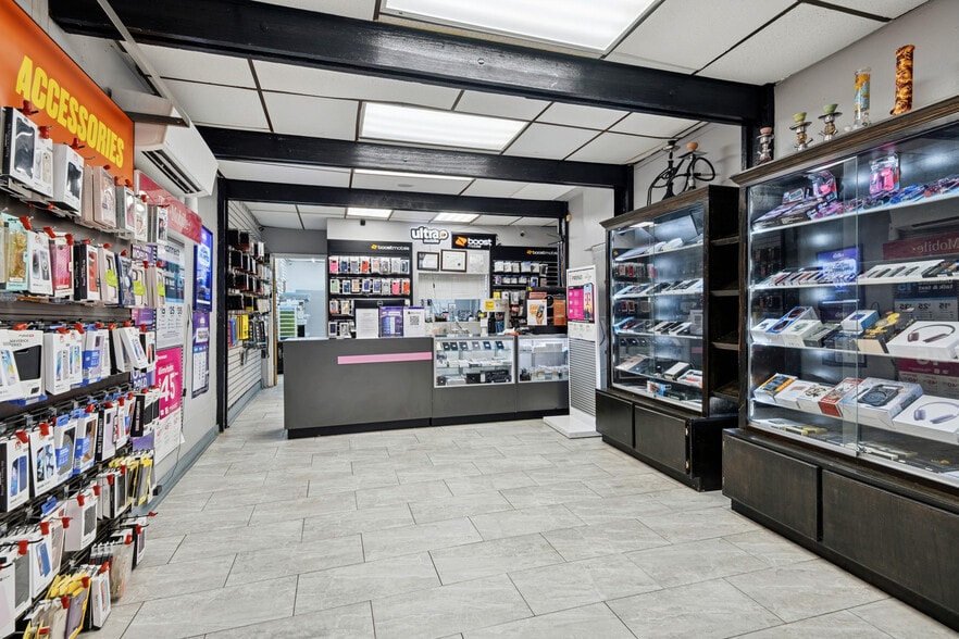 More Photos Of 114 Baronne St, New Orleans General Retail For Sale