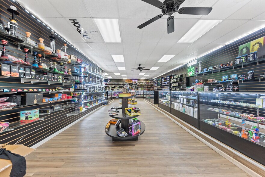 More Photos Of 126 N High St, Hillsboro Storefront Retail Residential For Sale